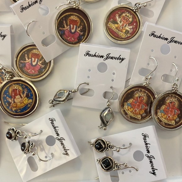 Big 35 pc lot of ladies crystal and sterling silver earrings, beautiful jewelry - Picture 6 of 7